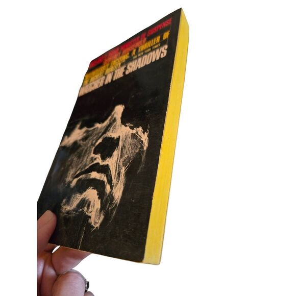 Watcher in the shadows by Geoffrey Household - bantam books - Picture 3 of 6